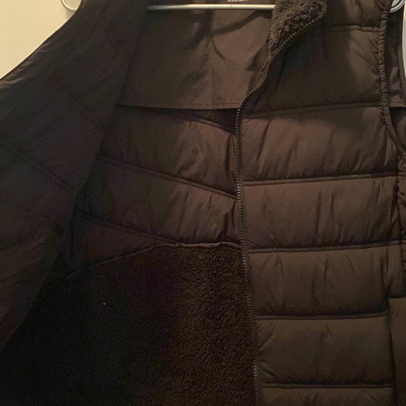 Bernardo Quilted Puffer Vest - Picture 9 of 13
